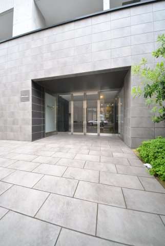 18/27 エントランス