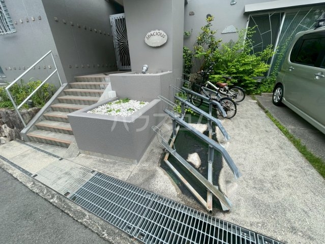 27/30 駐車場