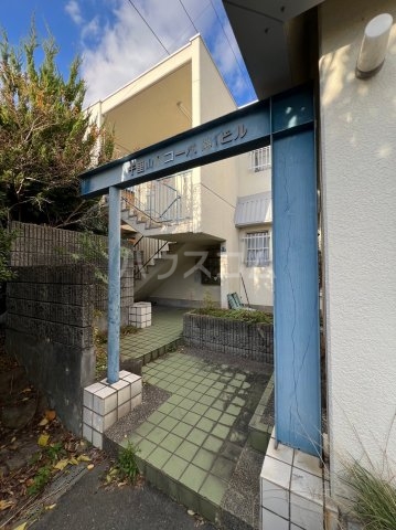 26/30 エントランス