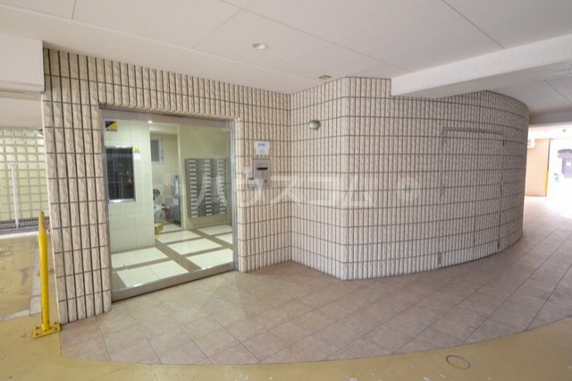 14/23 エントランス