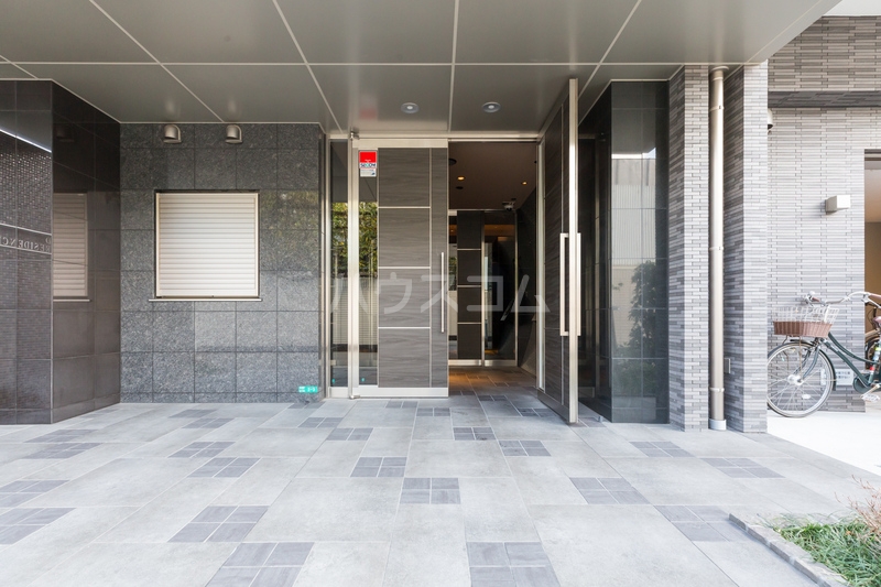 25/29 エントランス