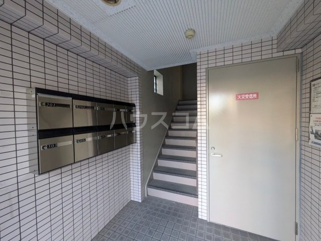 28/30 エントランス