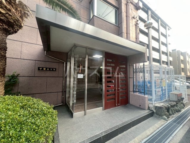 28/30 エントランス