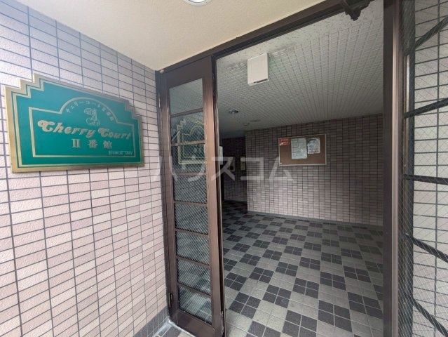 28/30 エントランス