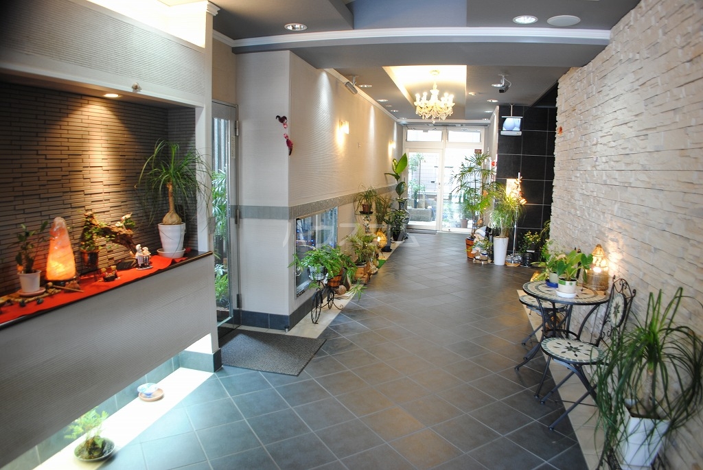 25/29 エントランス