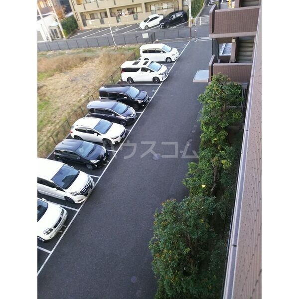 18/22 駐車場