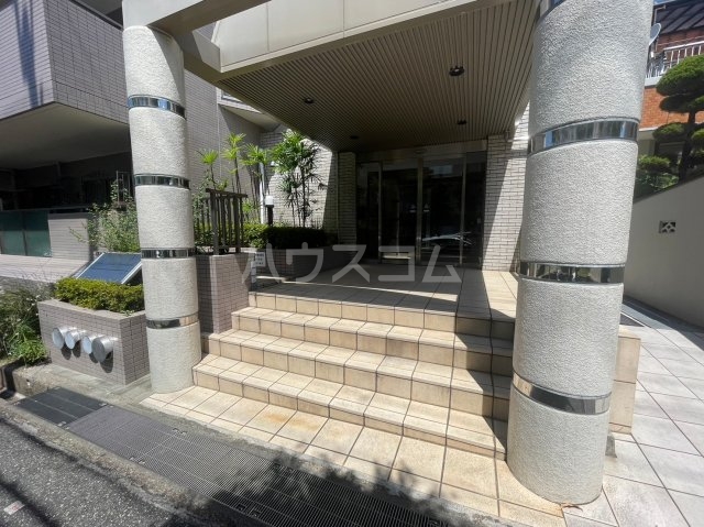 28/30 エントランス