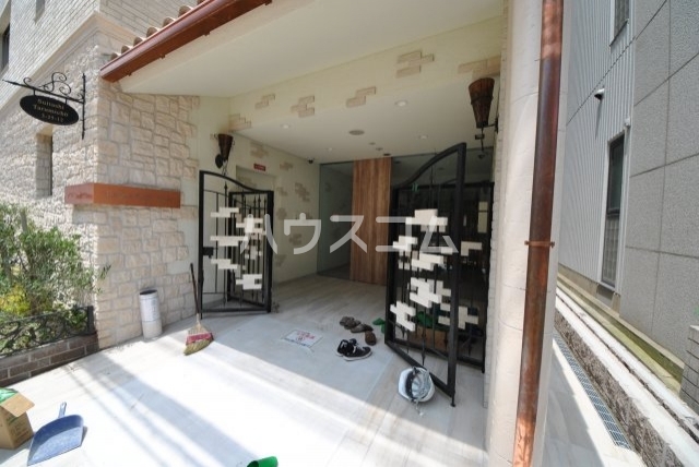 18/27 エントランス