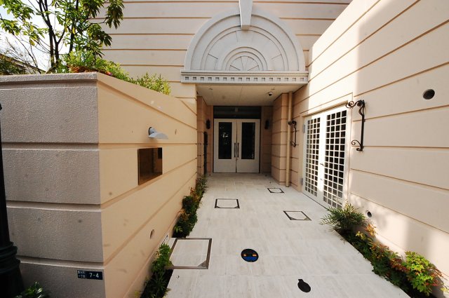 18/28 エントランス