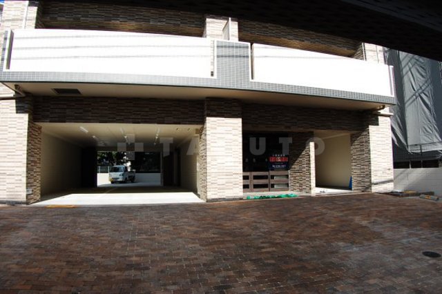 23/30 エントランス