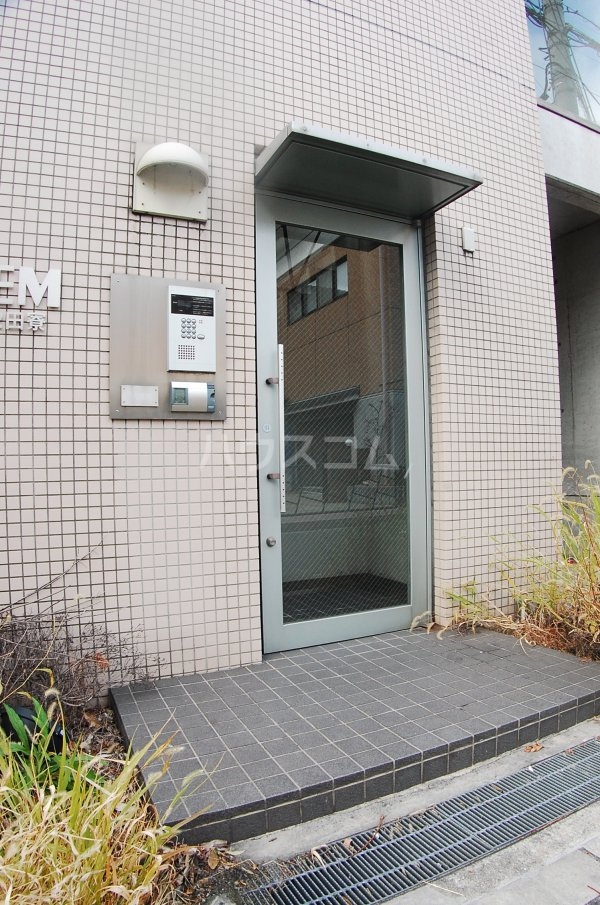 21/30 エントランス