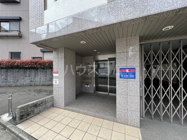 27/30 エントランス