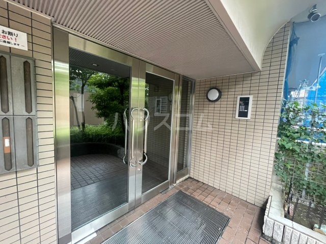 28/30 エントランス