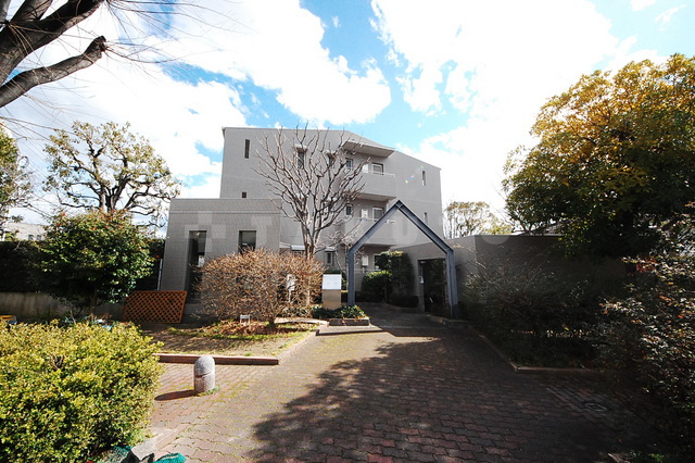 26/30 エントランス