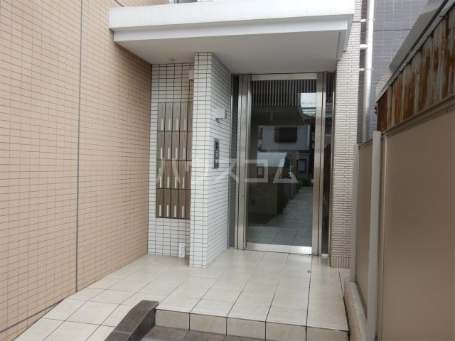 20/30 エントランス