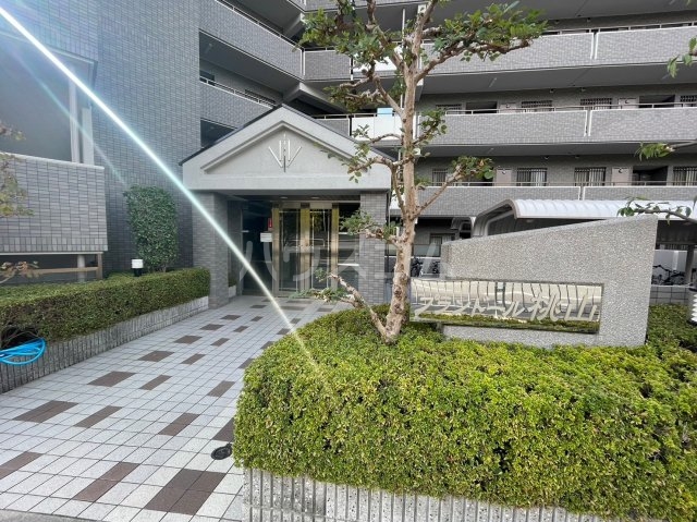 28/30 エントランス