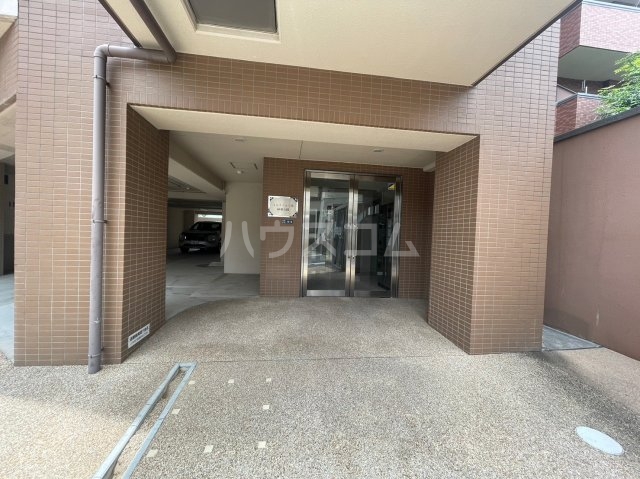 27/30 エントランス