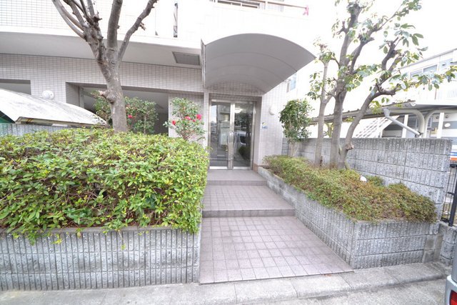 23/30 エントランス