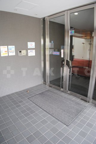18/28 エントランス