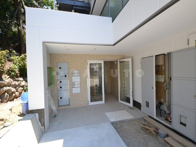 21/30 エントランス