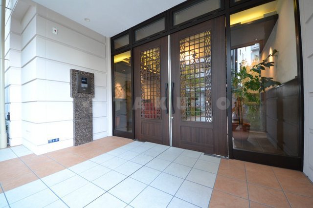 23/30 エントランス