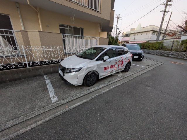 2/4 駐車場