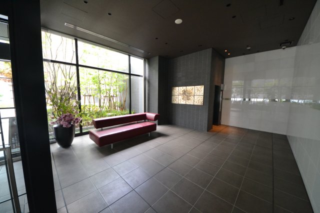 20/30 エントランス