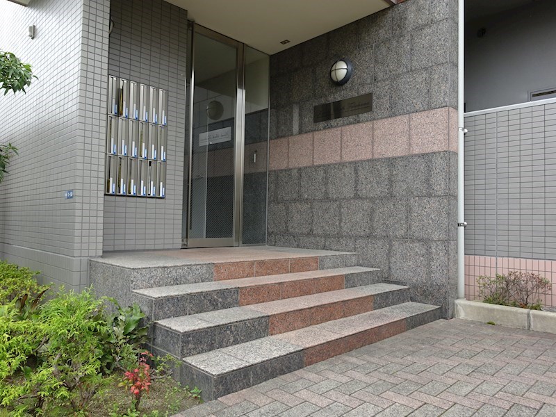 22/30 エントランス