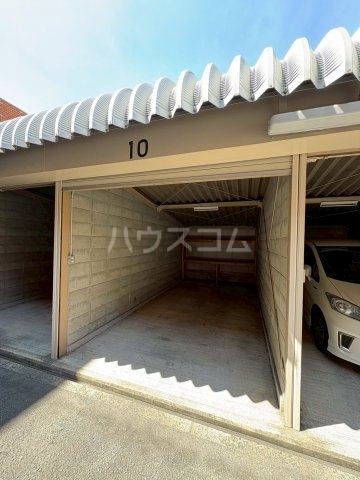27/30 駐車場
