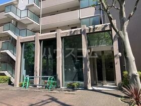 16/21 エントランス