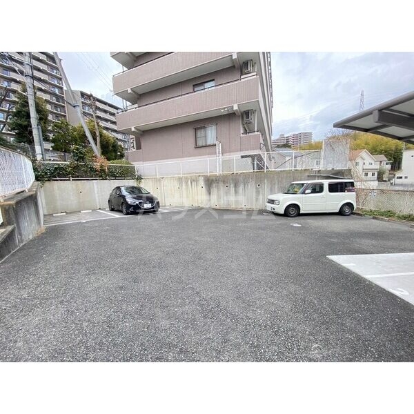 13/19 駐車場