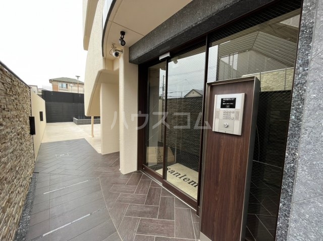 25/30 エントランス