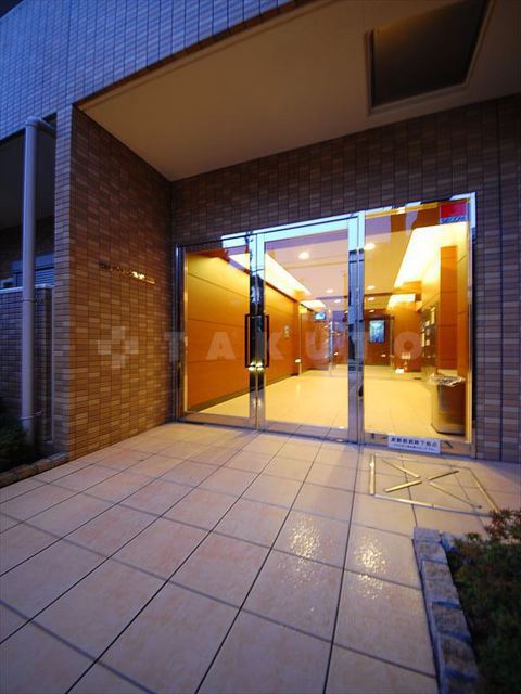 28/30 エントランス