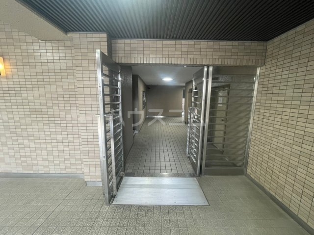 26/30 エントランス