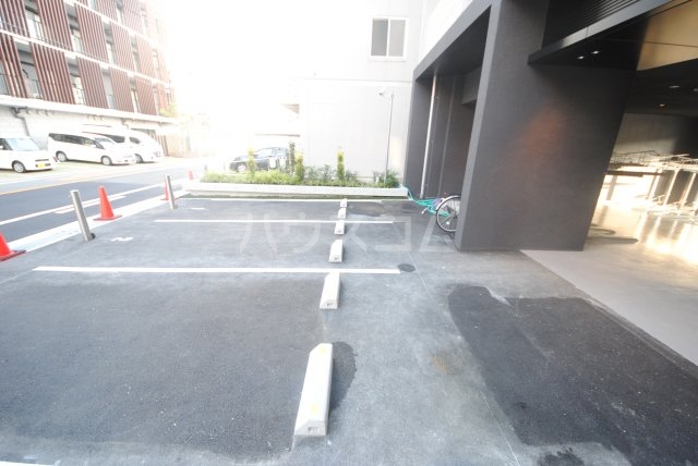 18/28 駐車場