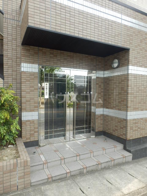 21/25 エントランス