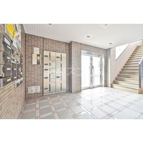 16/20 エントランス