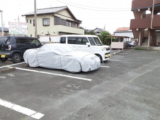 27/30 駐車場