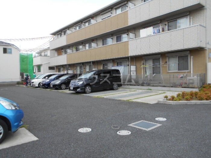 18/28 駐車場