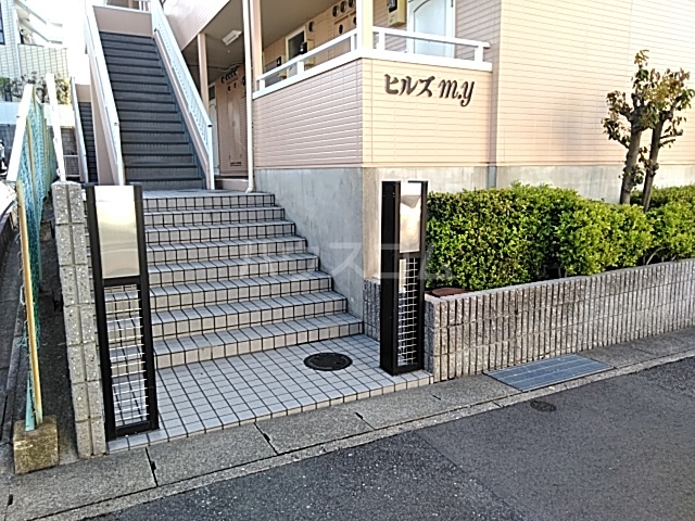 18/23 エントランス