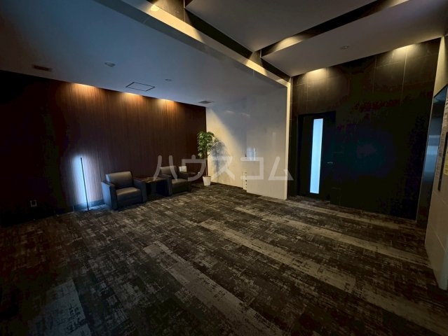 25/30 エントランス