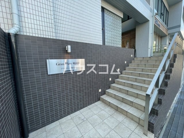 18/27 エントランス