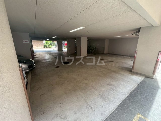 28/30 駐車場