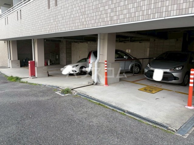 27/30 駐車場