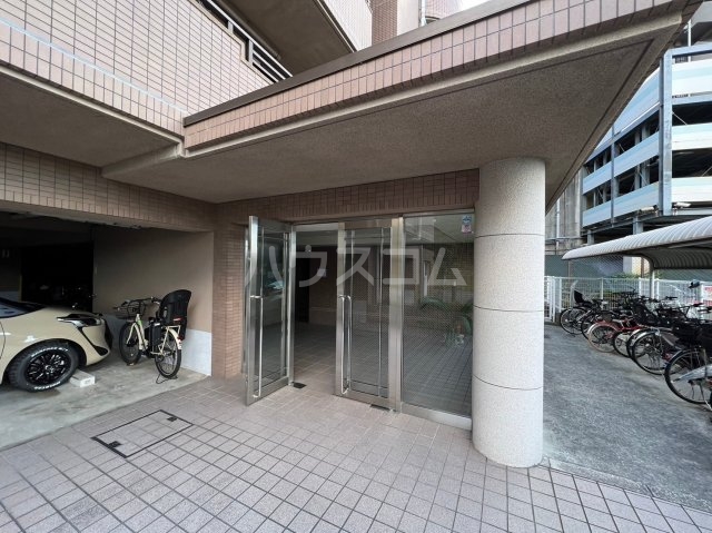 28/30 エントランス