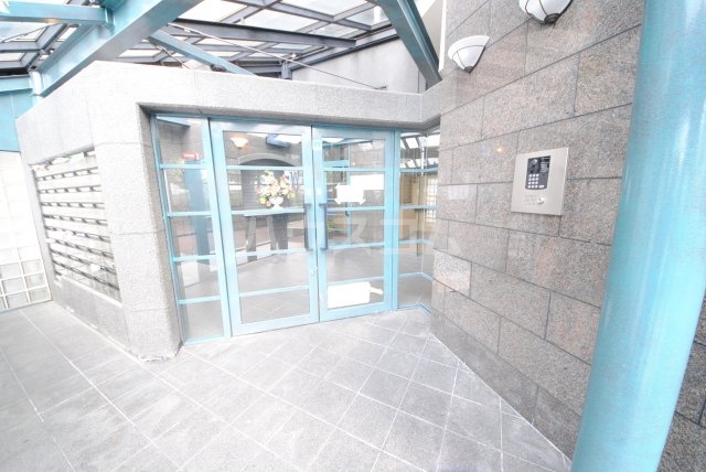 27/30 エントランス