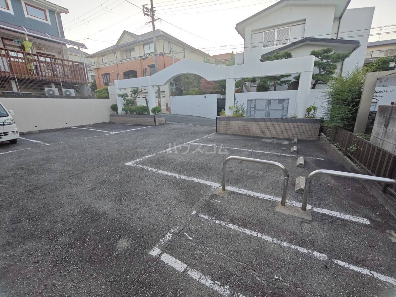 27/30 駐車場
