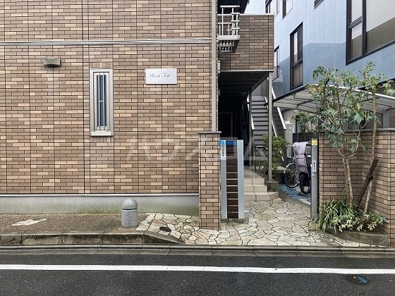 22/28 エントランス