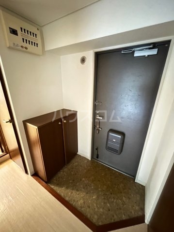 16/30 玄関