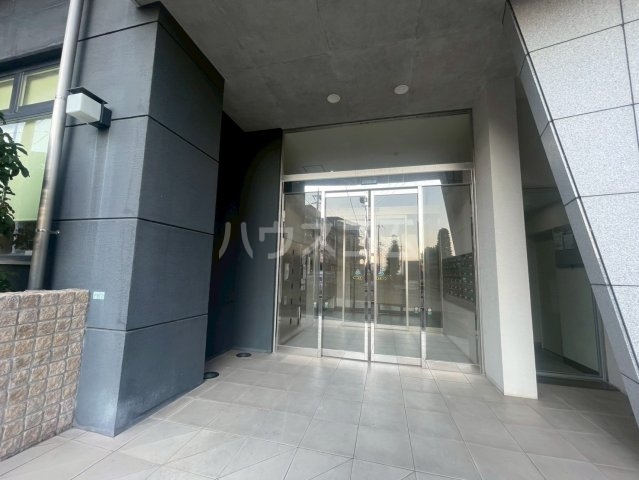 28/30 エントランス